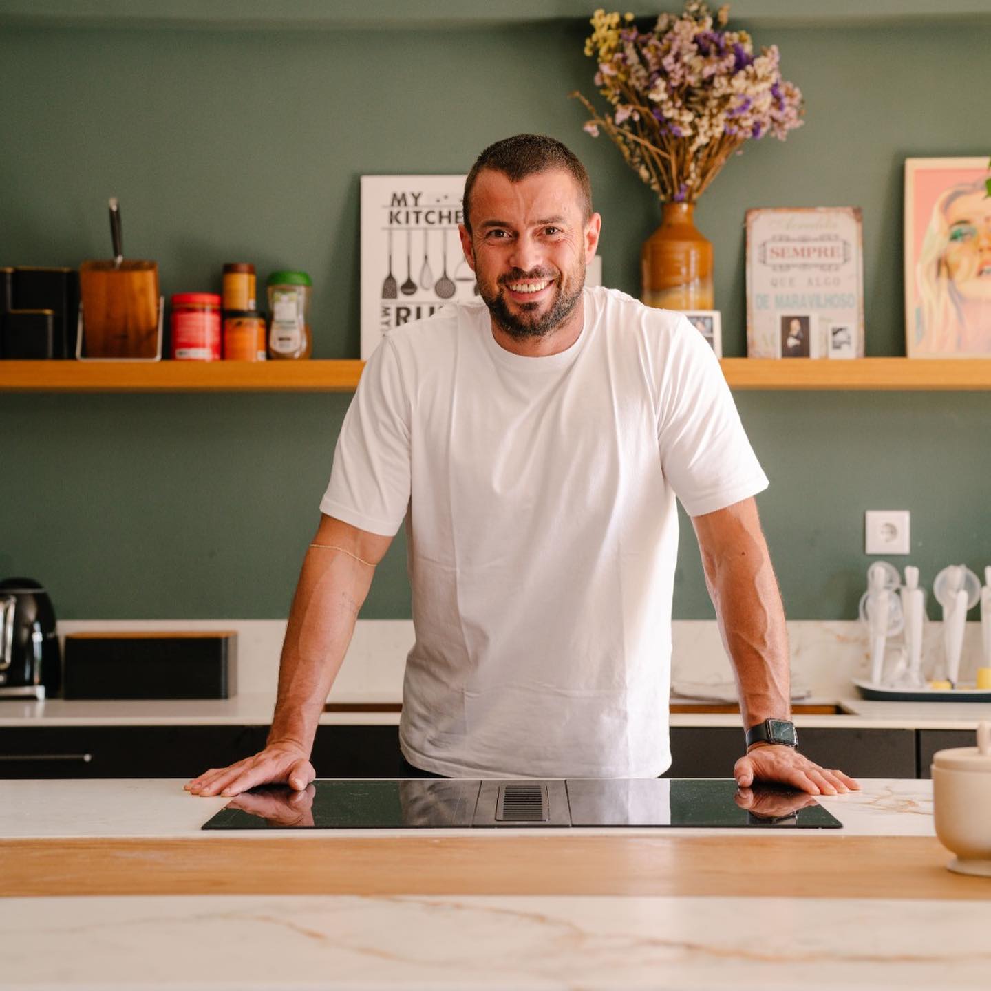 Marco Costa lança novo livro de receitas. “Têm inspirações, frases, momentos vividos por mim”