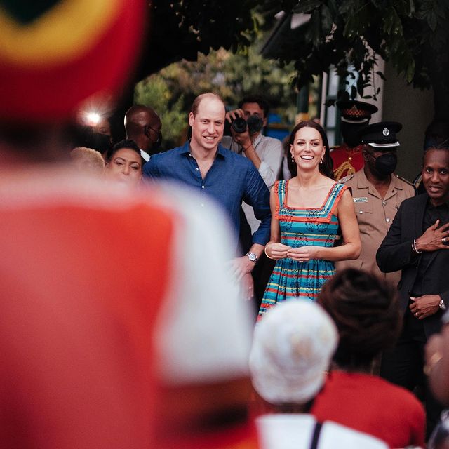 Kate Middleton usa vestido em segunda mão no primeiro dia de visita à Jamaica