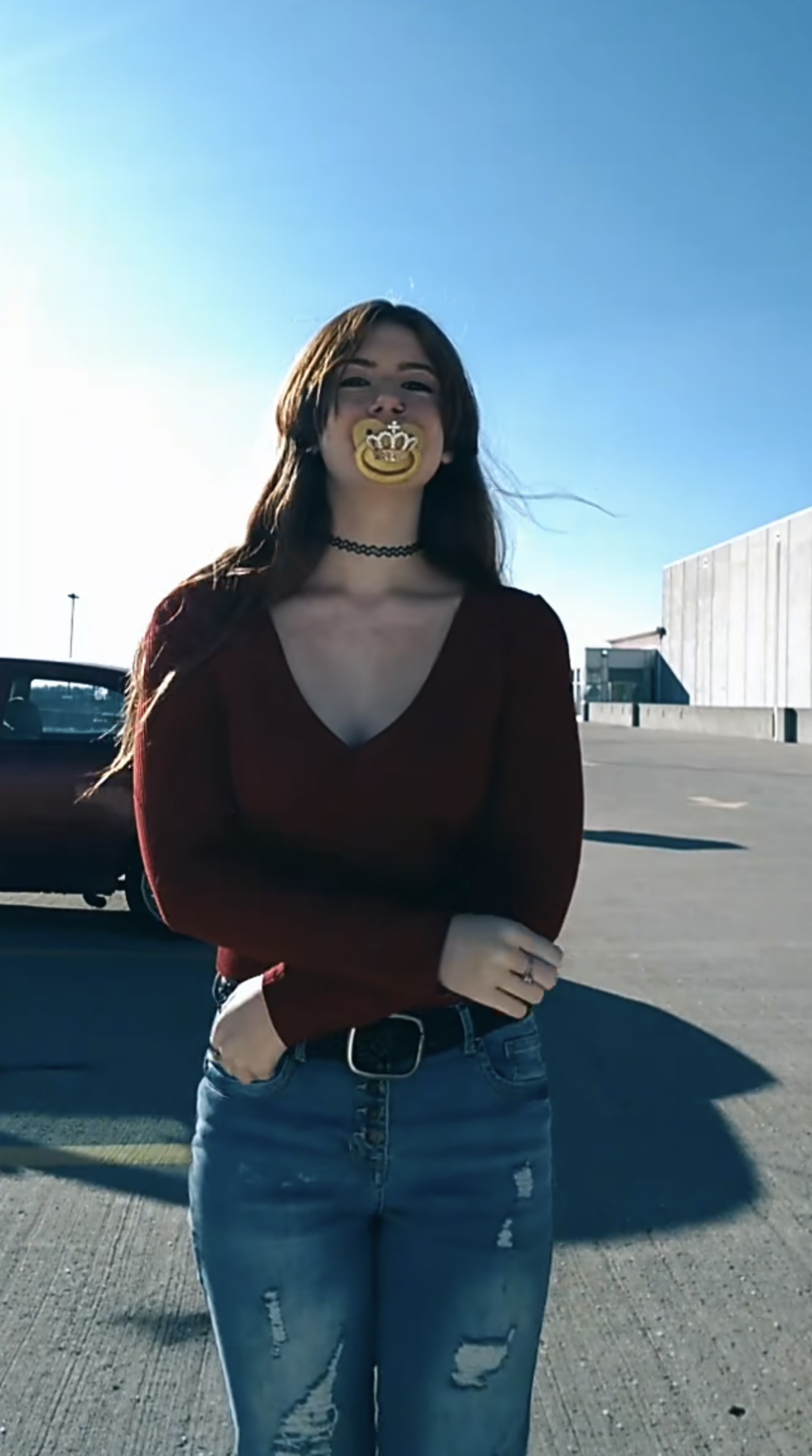 Os adultos estão a usar chuchas para reduzir o stress e a ansiedade. Tudo sobre a nova tendência