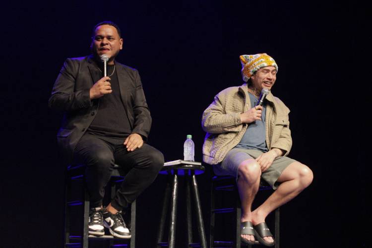 “Criando Bagagem” de Whindersson Nunes e Robson Sousa já chegou a Portugal. Falámos com a dupla