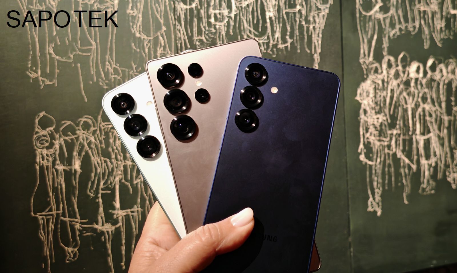 Donald Trump ainda não tomou posse, mas já fez jantar à luz das velas. Espreite os looks dos convidados