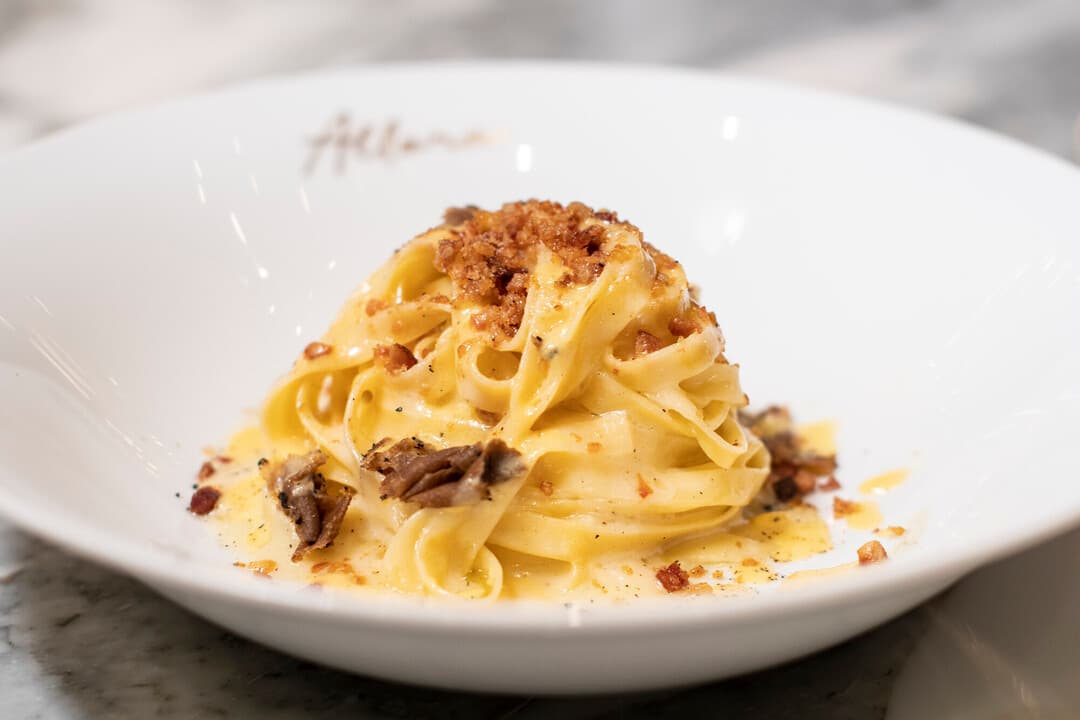 Um dos restaurantes mais instagramáveis da capital tem um menu de almoço só com massa fresca