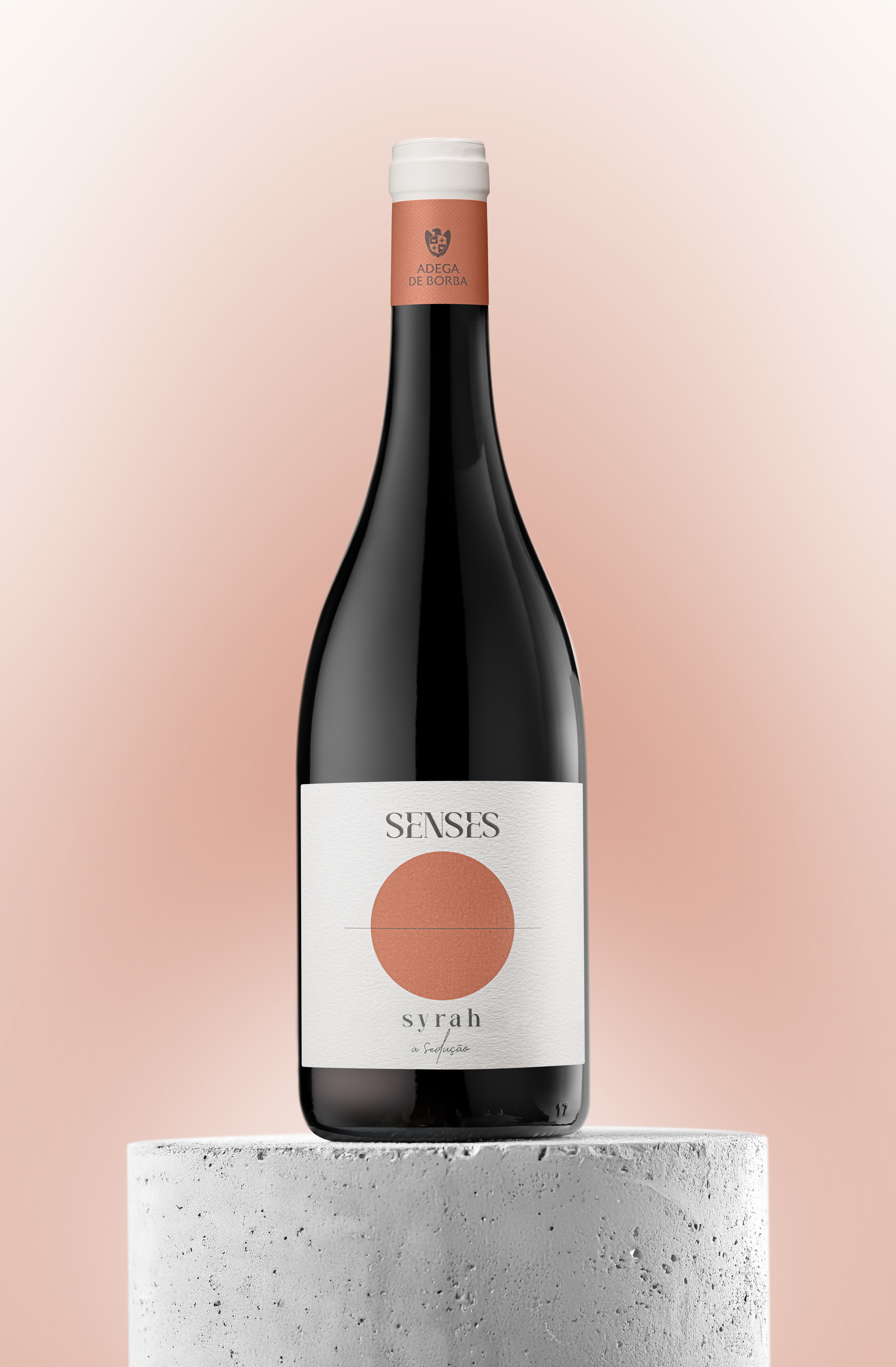 Este tinto é perfeito para desfrutar do primeiro copo após o Dry January (ou para quem não o pratica)