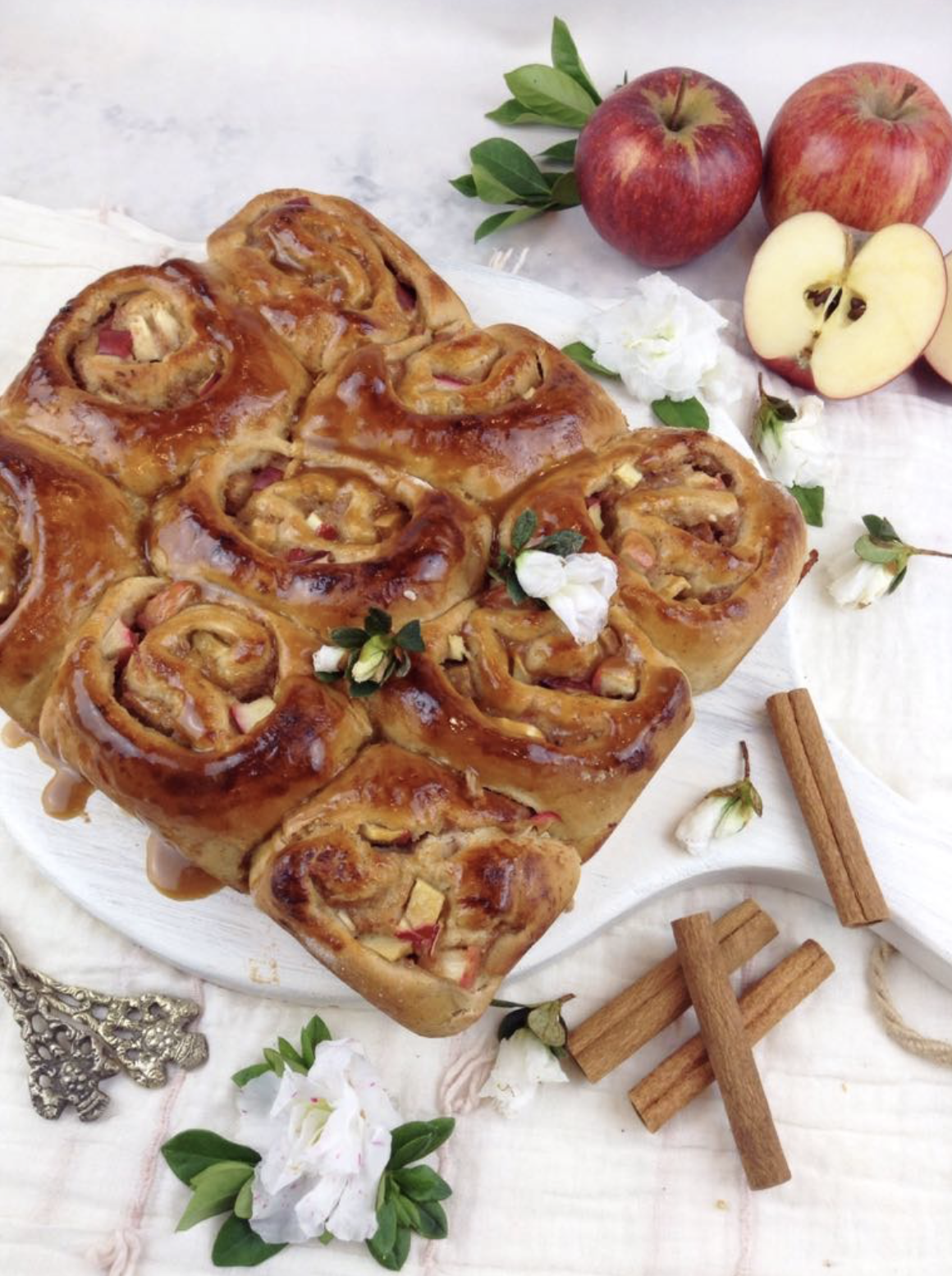 Não resiste a um cinnamon roll? 5 receitas para devorar estes rolos de canela (que vão alegrar os dias de chuva)