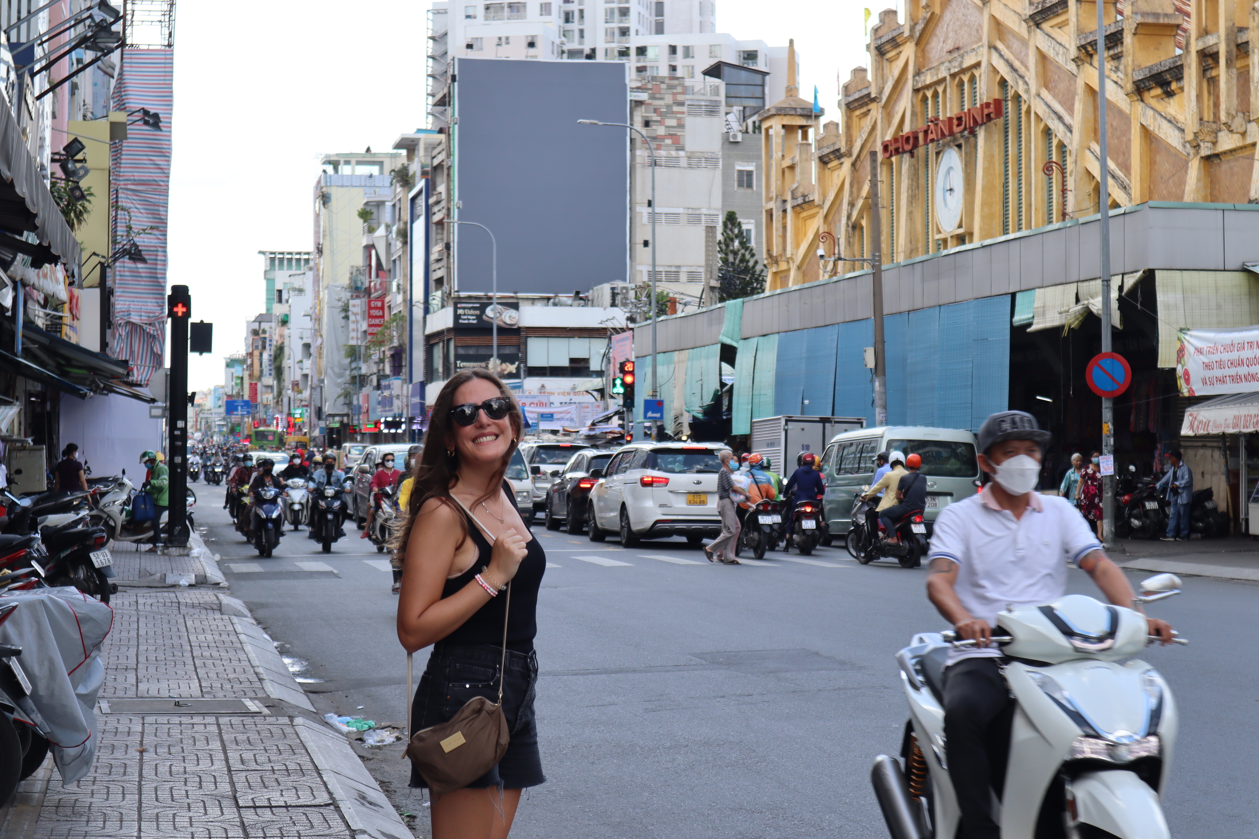 Volta ao Mundo. Percorri parte dos Túneis Subterrâneos de Cu Chi, por onde passou a Guerra do Vietname