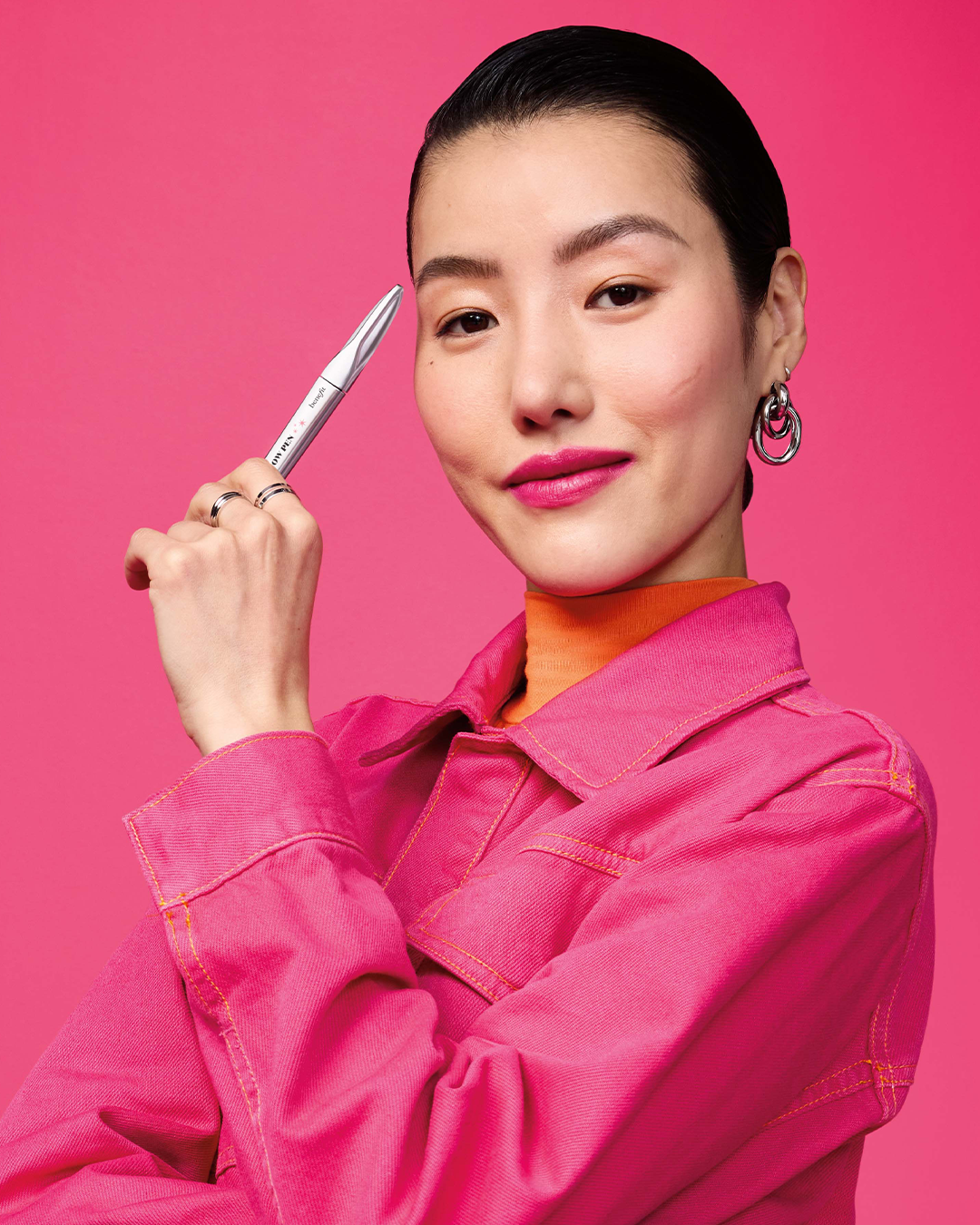 A nova caneta da Benefit pode ser fina, mas promete sobrancelhas preenchidas (e naturais)