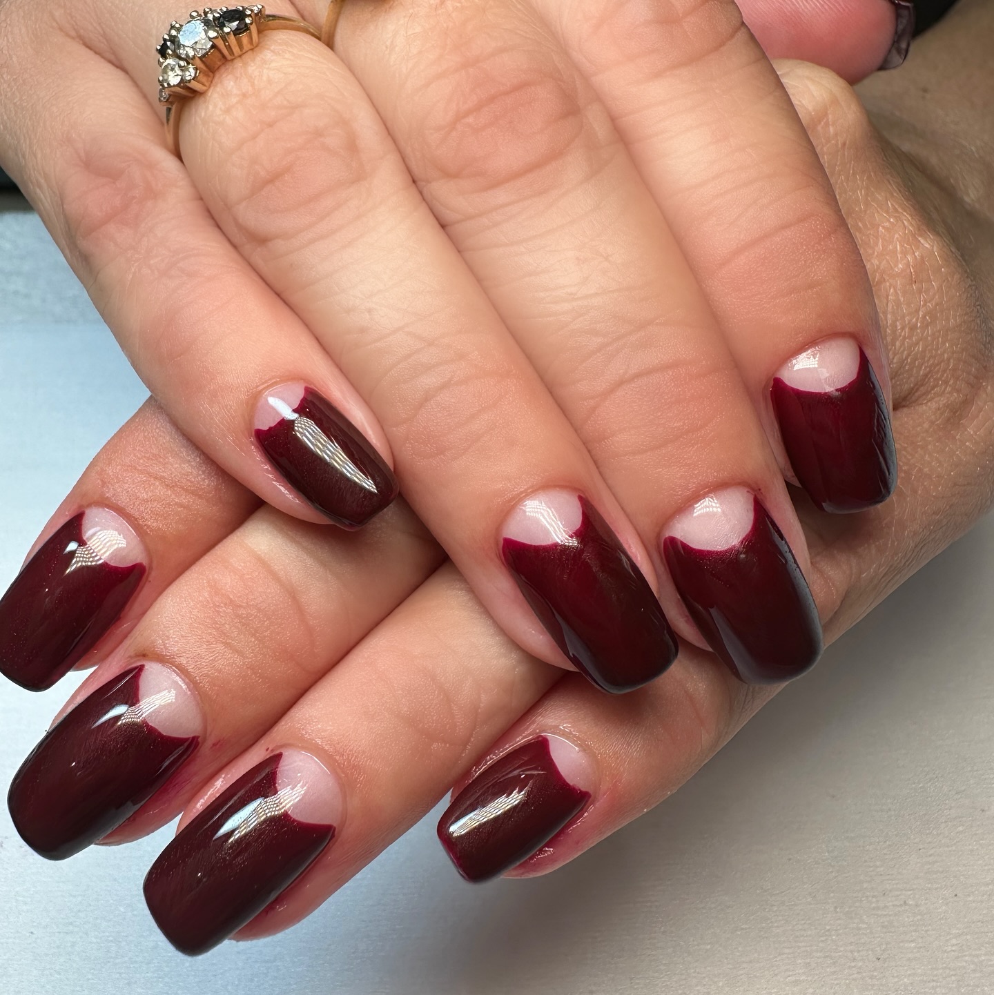 O vermelho é rei no Natal, mas estas 9 cores de unhas são tendência em dezembro. Saiba tudo