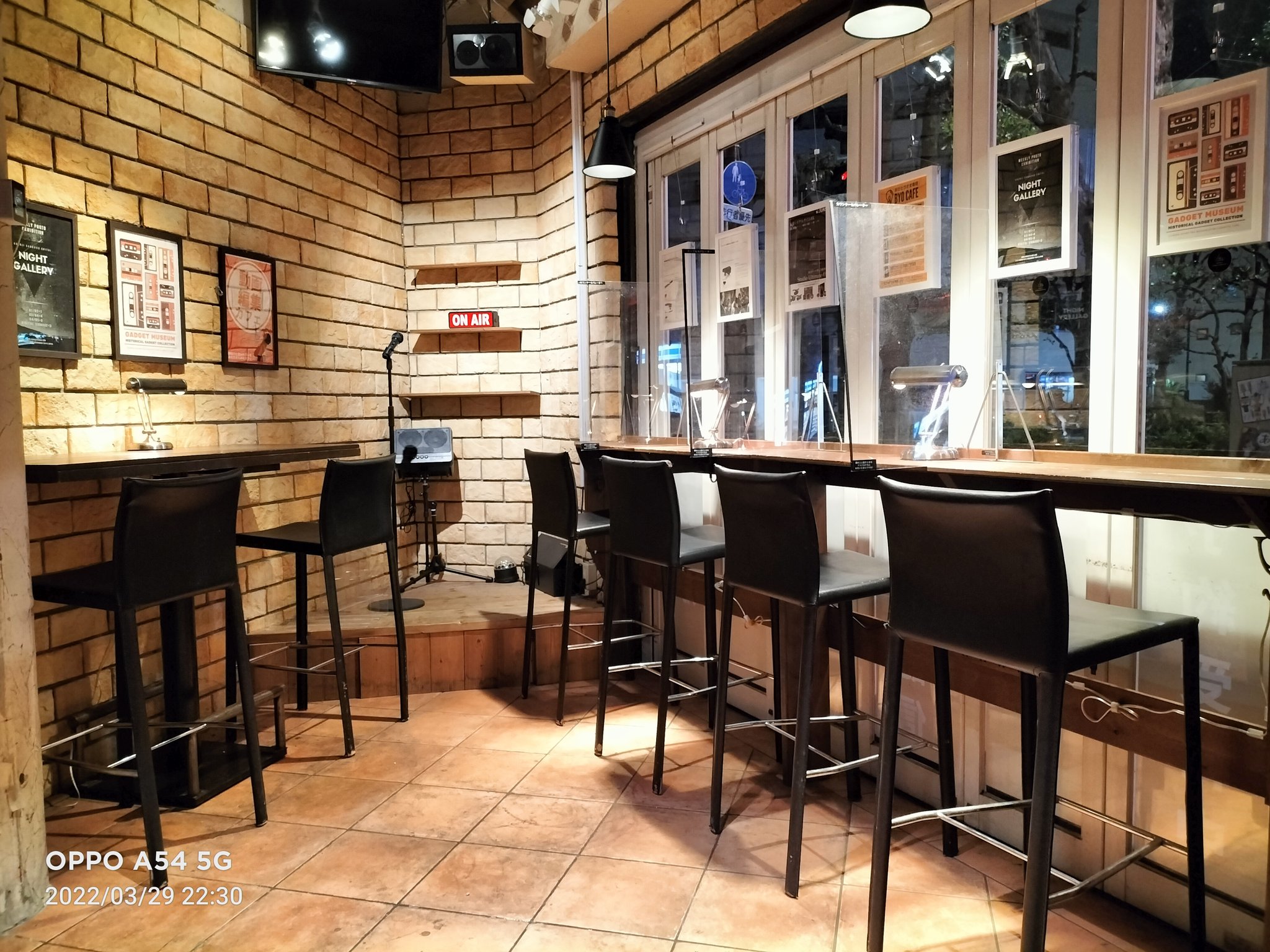 Descubra o café onde pode pagar para não o deixarem procrastinar (e é mesmo controlado)