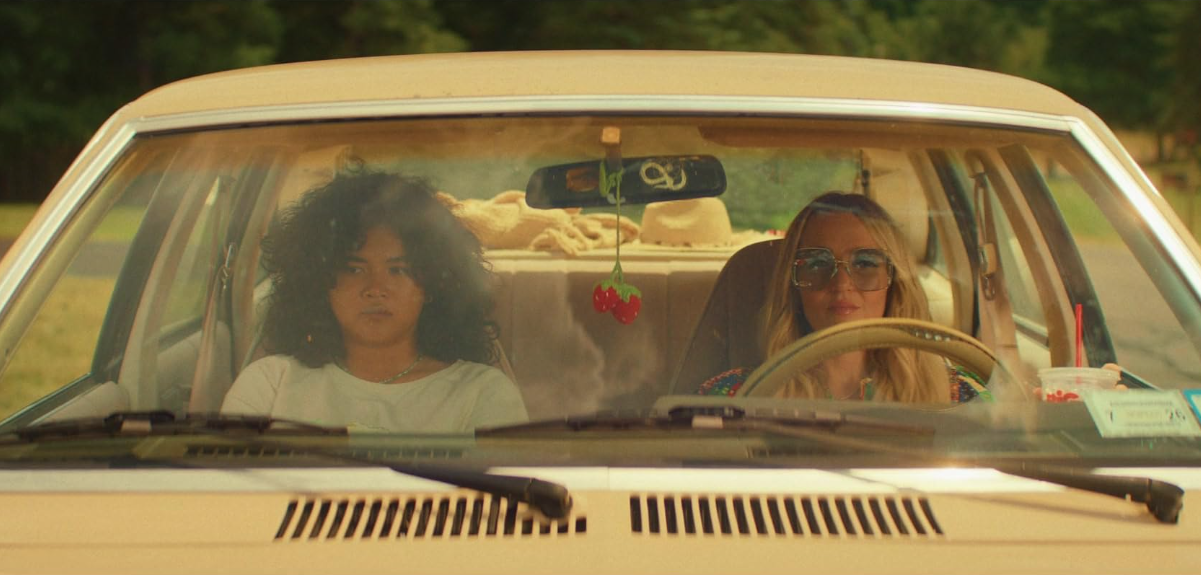 “Summer of 69”. A nova comédia do streaming que junta uma estudante desajeitada e uma dançarina exótica