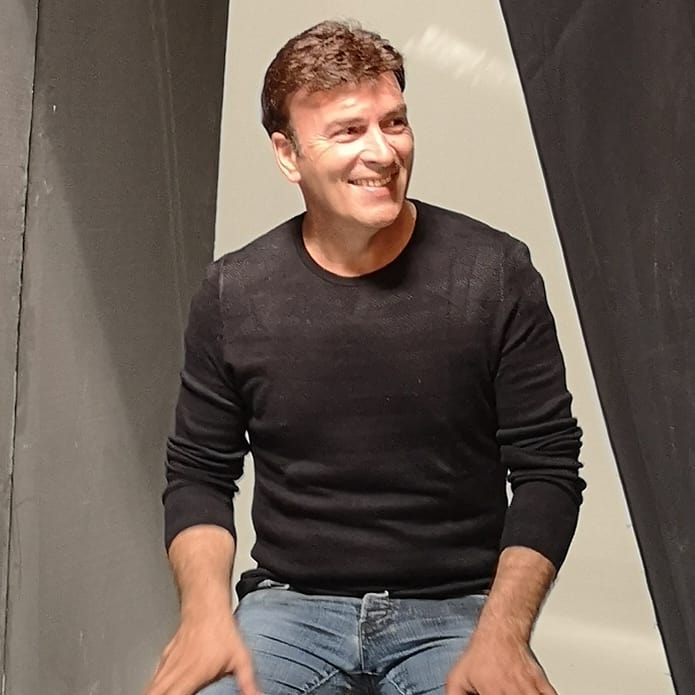 Tony Carreira canta em palco com crianças que já passaram pelo IPO