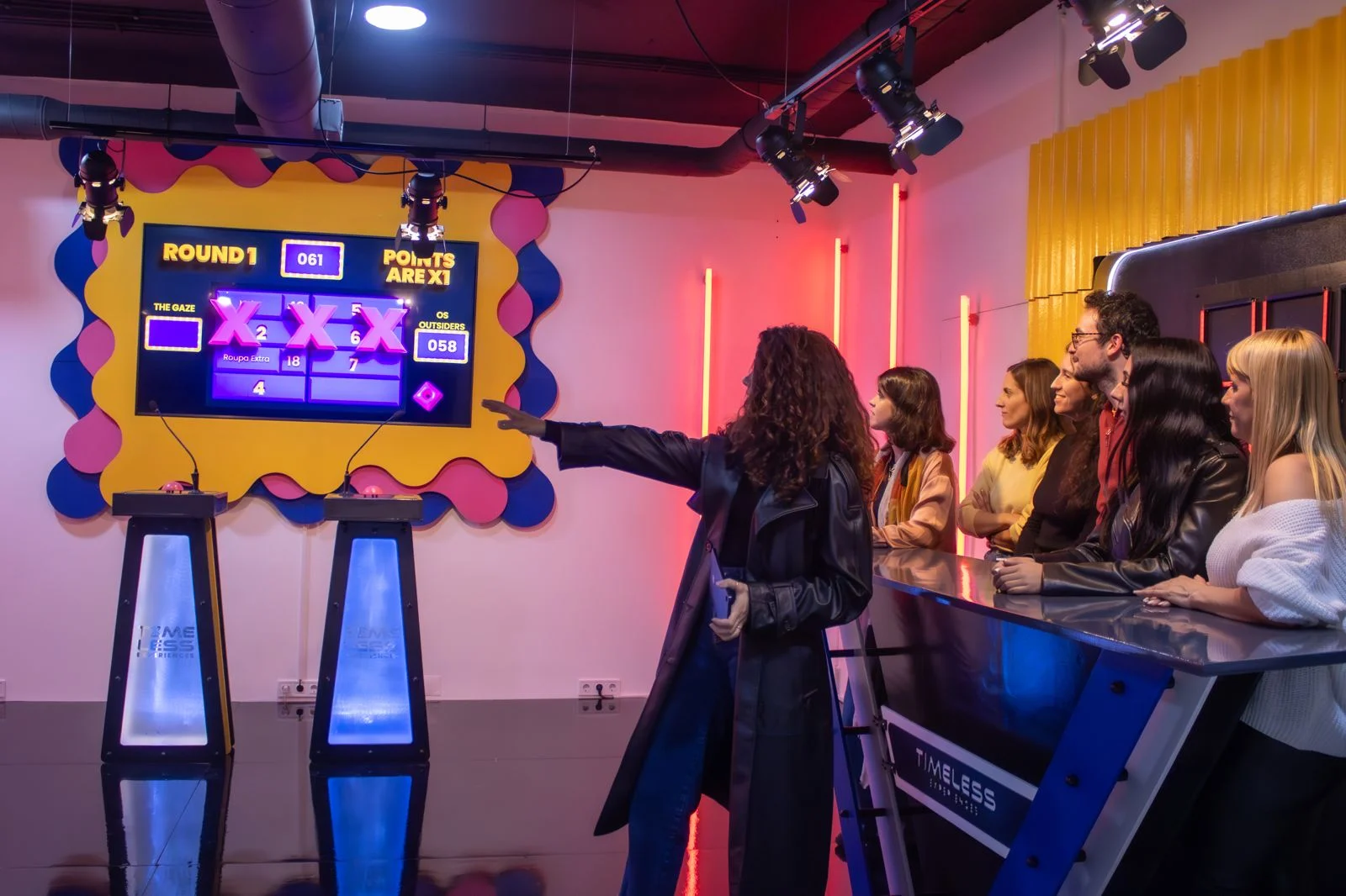 Viva o “Family Feud” com amigos e perguntas inusitadas nesta experiência em Lisboa (e sem câmaras)