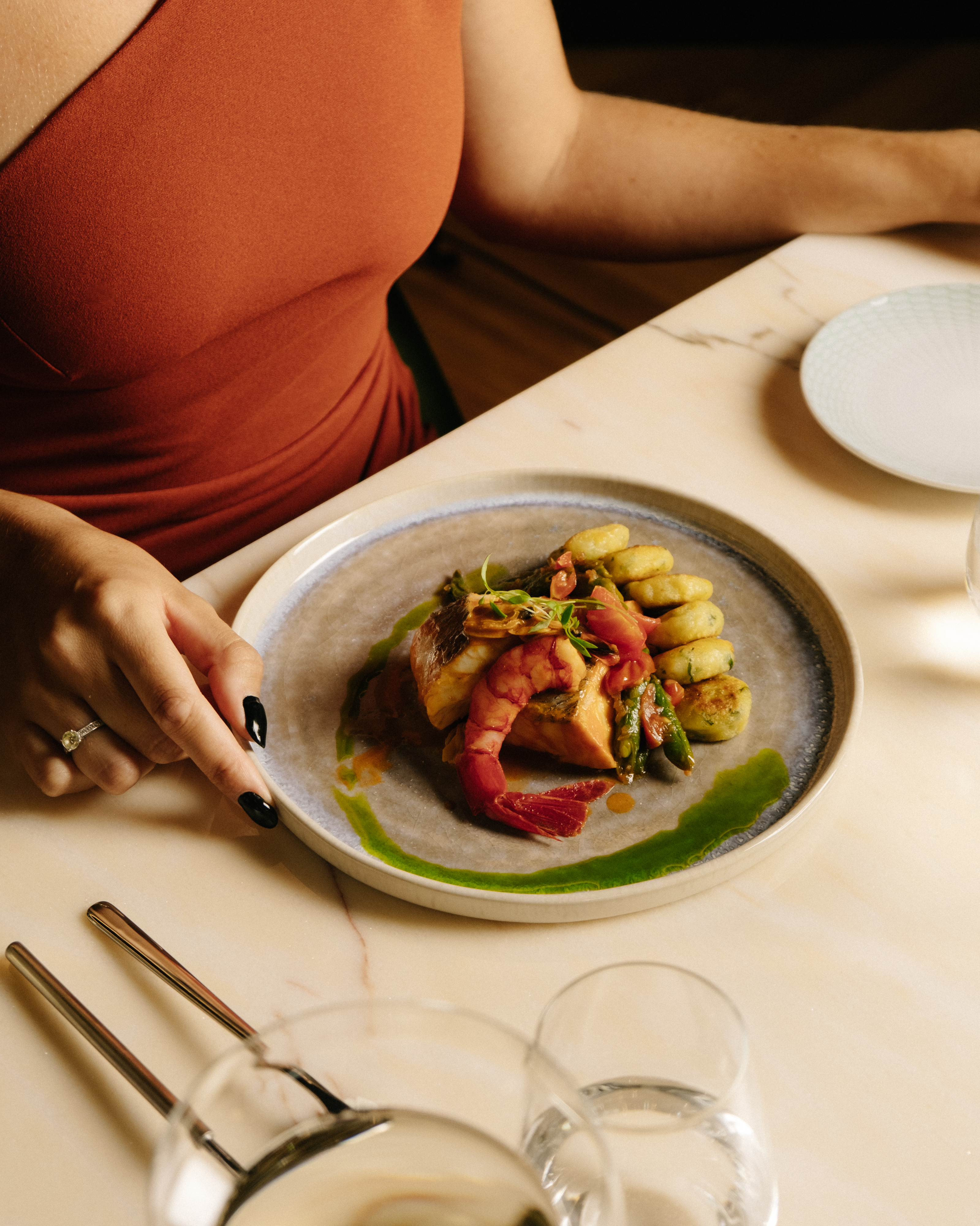 O novo restaurante de Aveiro quer contar histórias com os pratos (com a ajuda de um chef com estrelas Michelin)