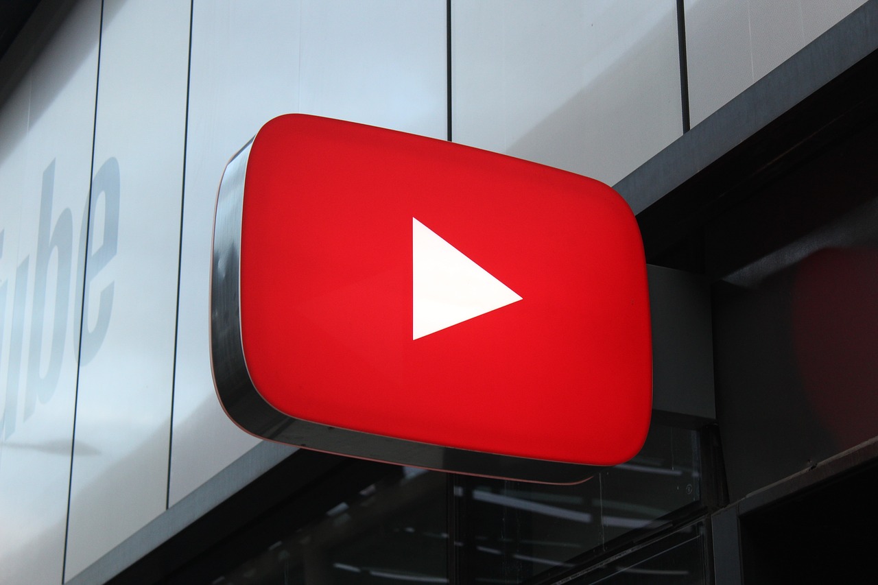 Google elimina mais de 23 mil canais que espalhavam desinformação no YouTube