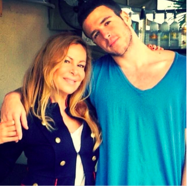 Morreu o filho da famosa apresentadora de TV espanhola Ana Obregón. “A minha vida apagou-se”