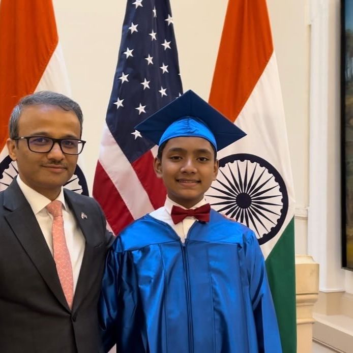 Aos 12 anos, menino termina secundário e ruma até à universidade. Conheça a história de Soborno Isaac Bari