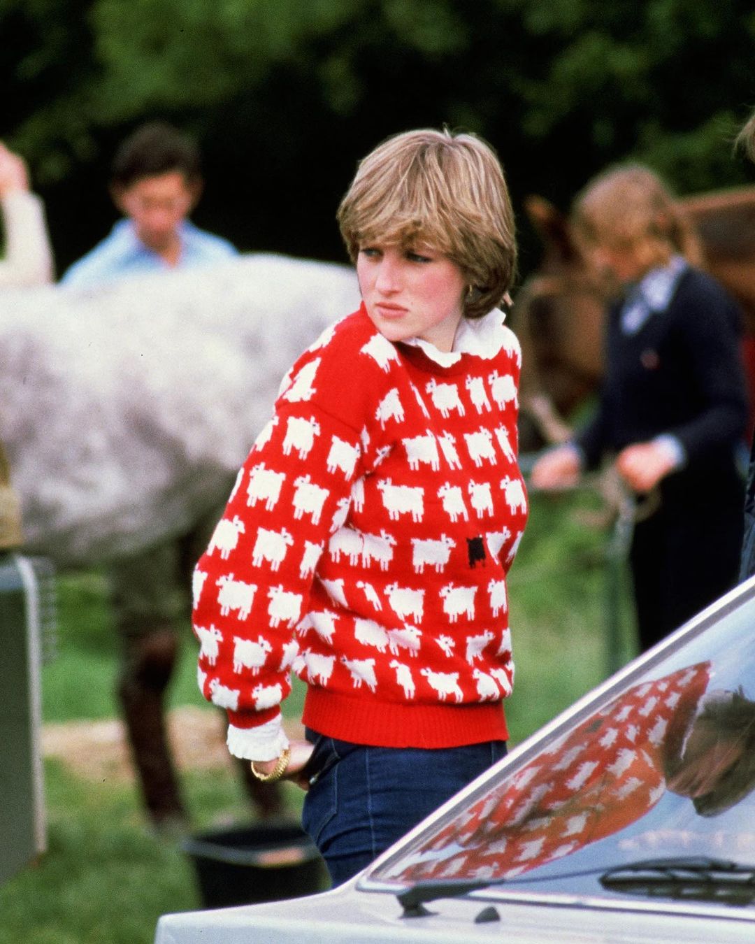 Camisola da princesa Diana é vendida por mais de 1 milhão de euros. Foi a mais cara de sempre em leilão