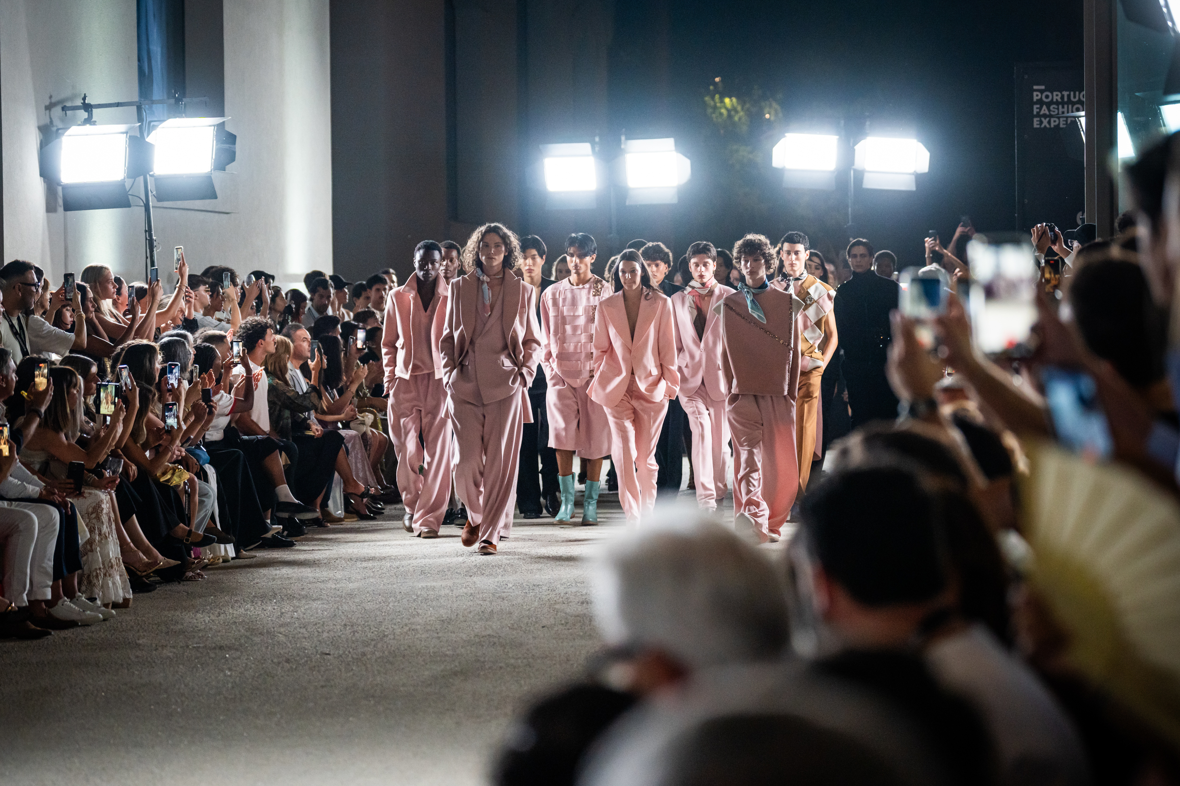 Miguel Vieira reinforces oversized silhouettes on the Portugal Fashion runway