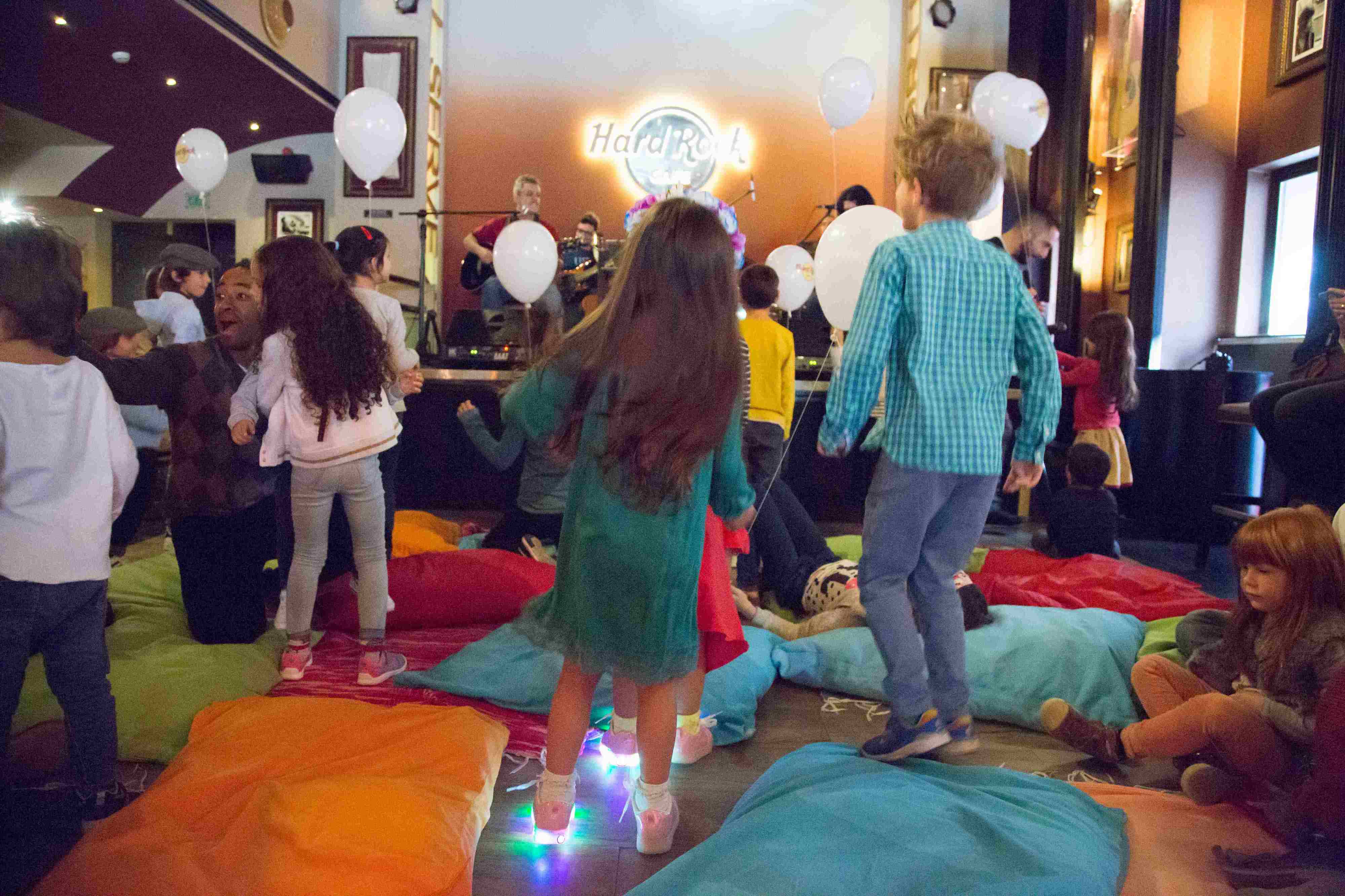 Sem ideias para entreter os miúdos? Aos domingos, o Hard Rock Café tem concertos infantis