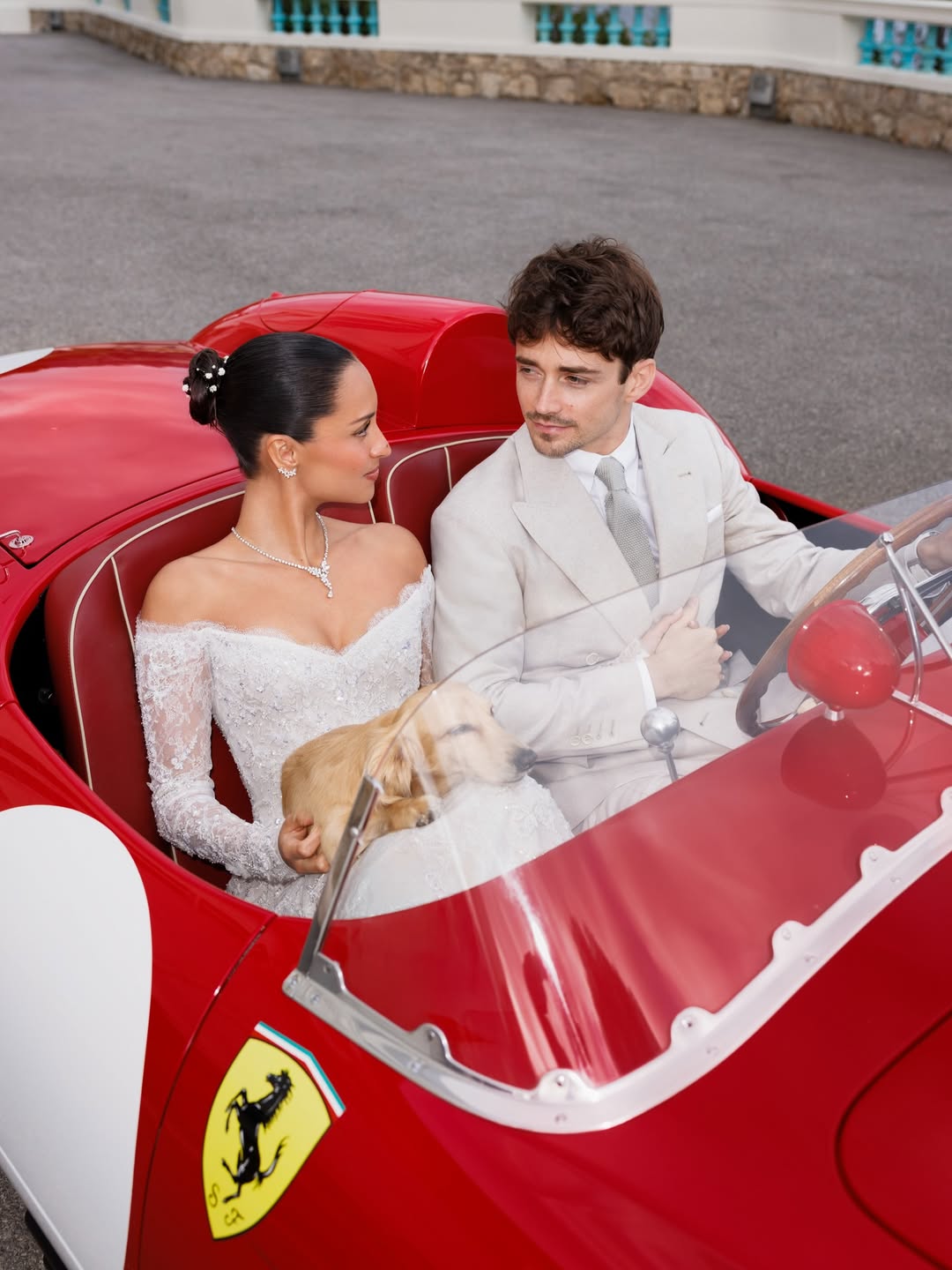 Charles Leclerc já disse “sim” à companheira de vida. Veja as fotos do casamento com Alexandra Saint Mleux