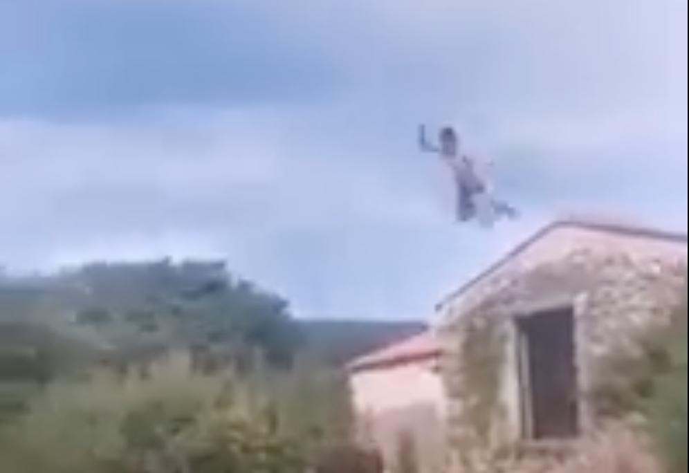 Vídeo impressionante. Jovem parte os pés e um braço ao saltar de telhado em Viana — e foi tudo filmado