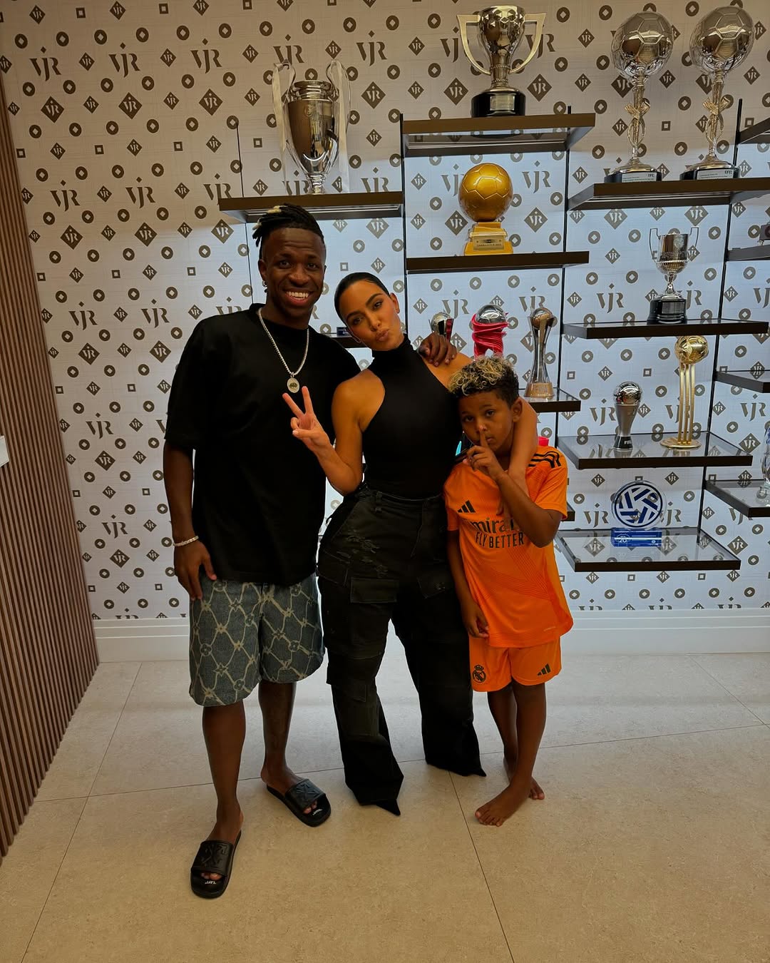 Vini Jr. é o melhor do mundo (e até já conquistou Kim Kardashian). Veja as fotos descontraídas do jogador