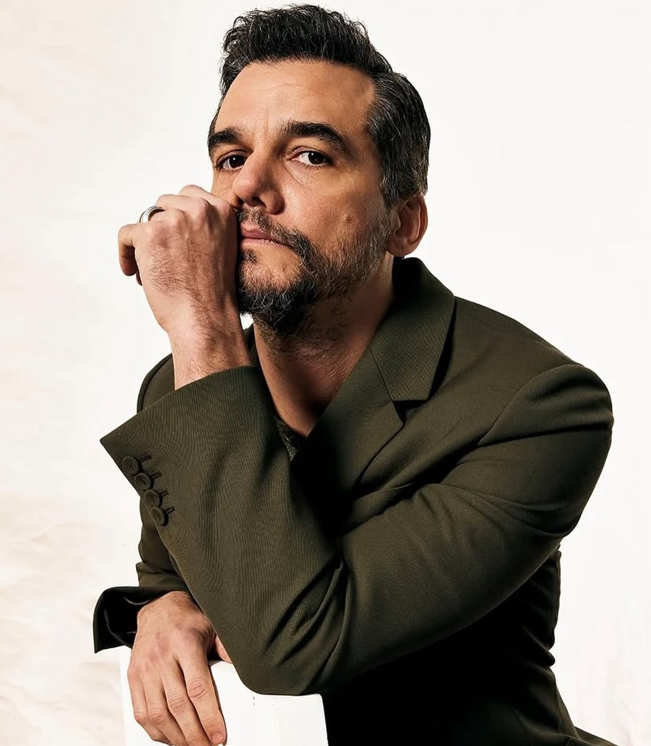 Hollywood está rendido ao brasileiro de “O Agente Secreto”. 10 fotos hot de Wagner Moura