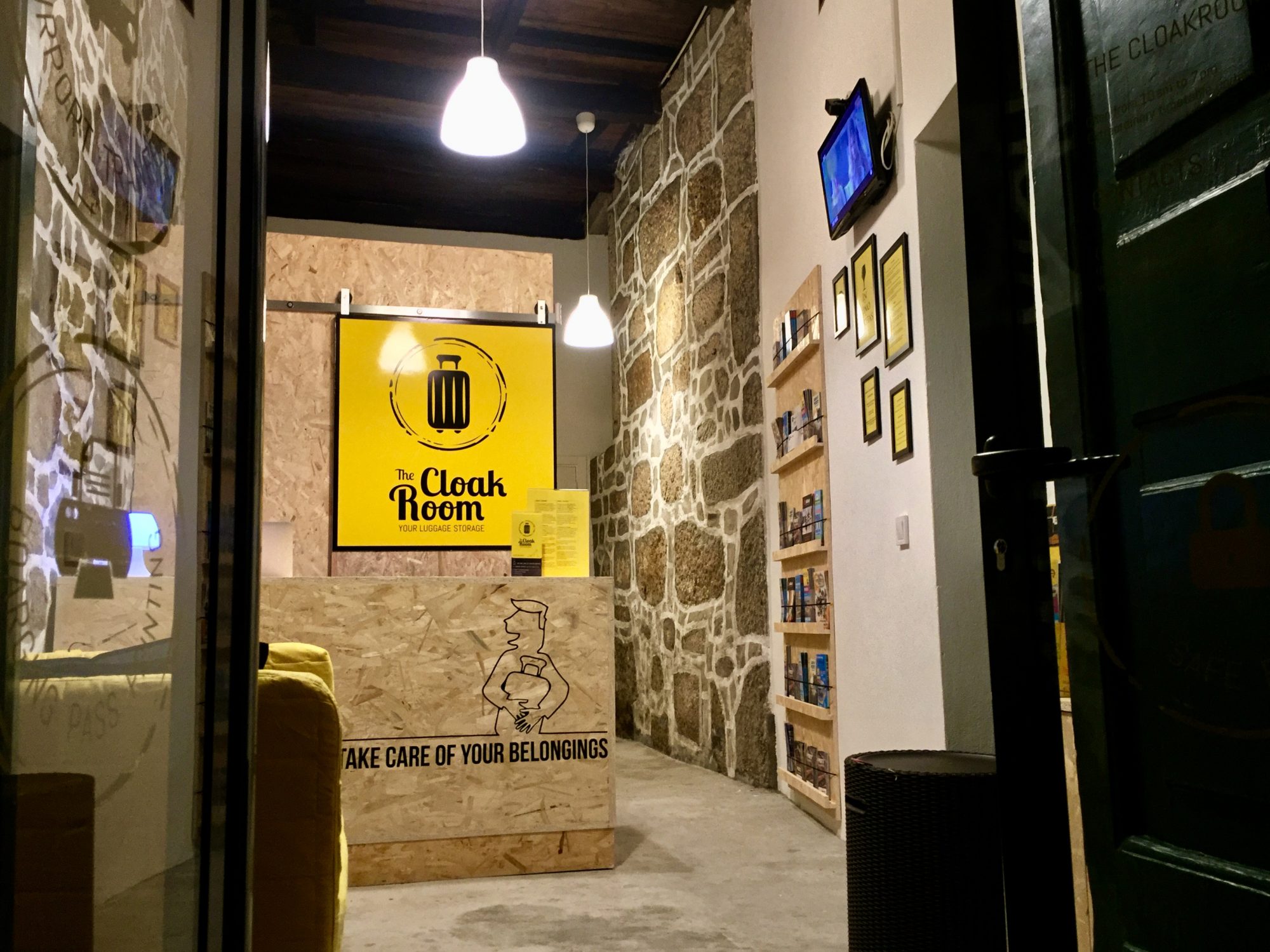 The Biggest Cloakroom. O bengaleiro XXL ambulante já chegou aos festivais de Lisboa