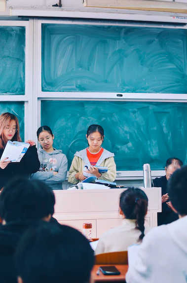 Professora obrigada a pedir desculpa a alunas por dizer “bom dia, meninas” numa escola de raparigas