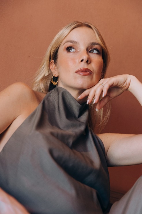 Os brincos icónicos de Alice Trewinnard e Cata Vassalo voltaram. Joalheira relança bestsellers da influenciadora