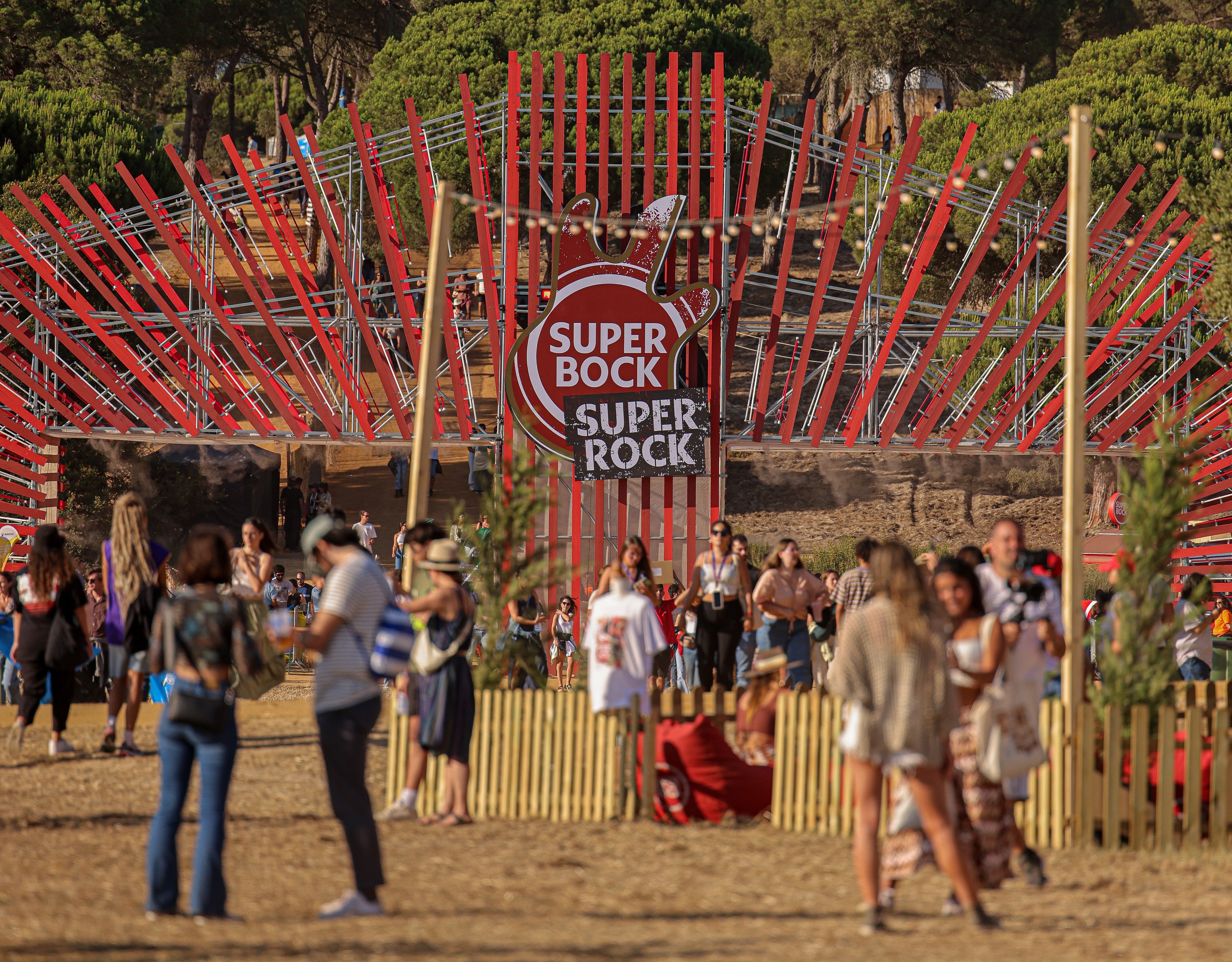 Vai ao Super Bock Super Rock? Dos horários dos concertos ao campismo, tudo o que tem de saber