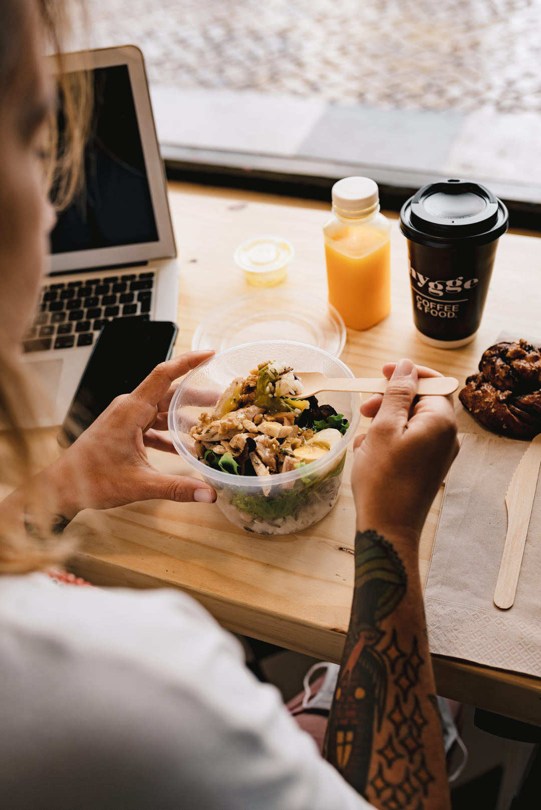 Hygge Coffee & Food. Aqui acalma a fome, mas também as emoções