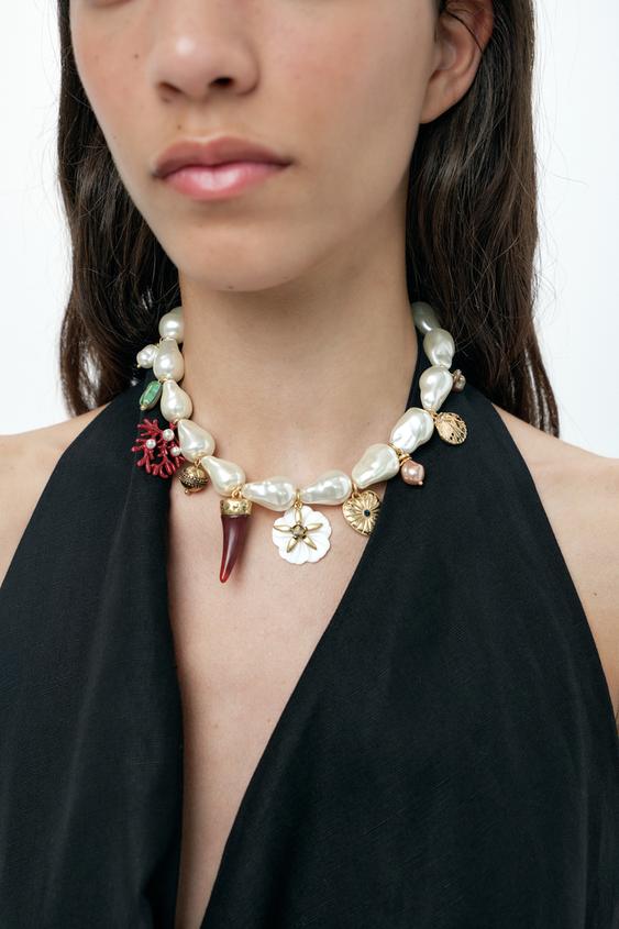 Pérolas, conchas e estrelas. Dos 4€ aos 129€, estes 11 acessórios gritam férias e verão