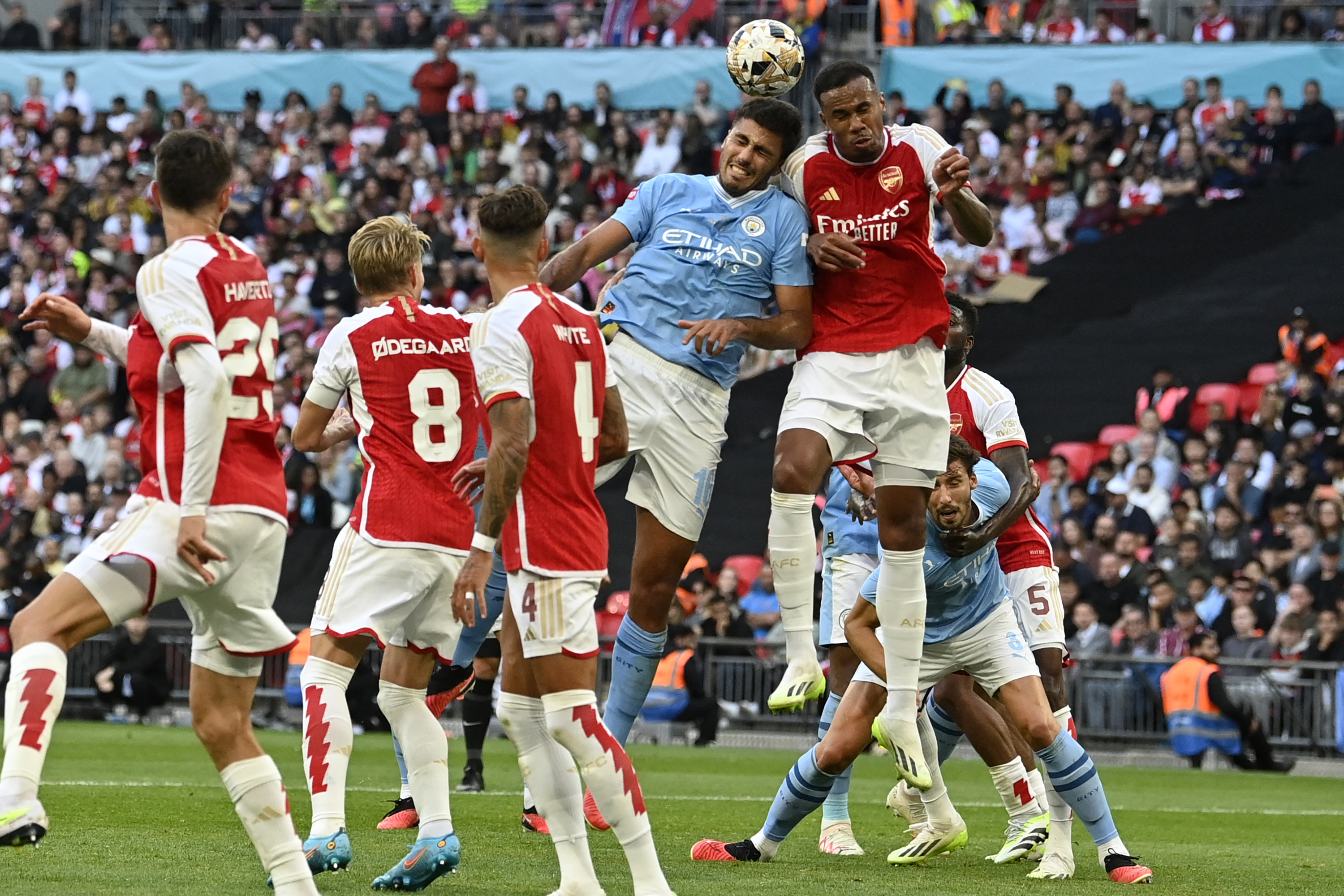 Arsenal vence Manchester City e conquista Supertaça de Inglaterra