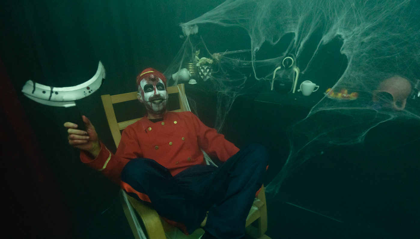 Dos contos em cemitérios às maçãs envenenadas. Estes 4 hotéis têm programas aterrorizantes para o Halloween