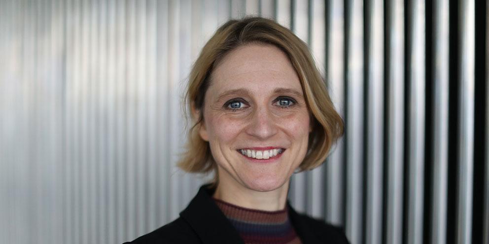 Corinna Hawkes. “As pessoas já não pensam sobre o que estão a comer, comem e pronto”