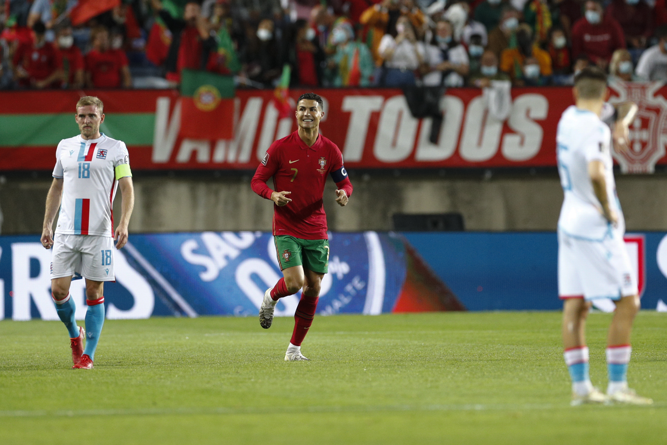 Portugal vence Luxemburgo com reviravolta após susto inicial