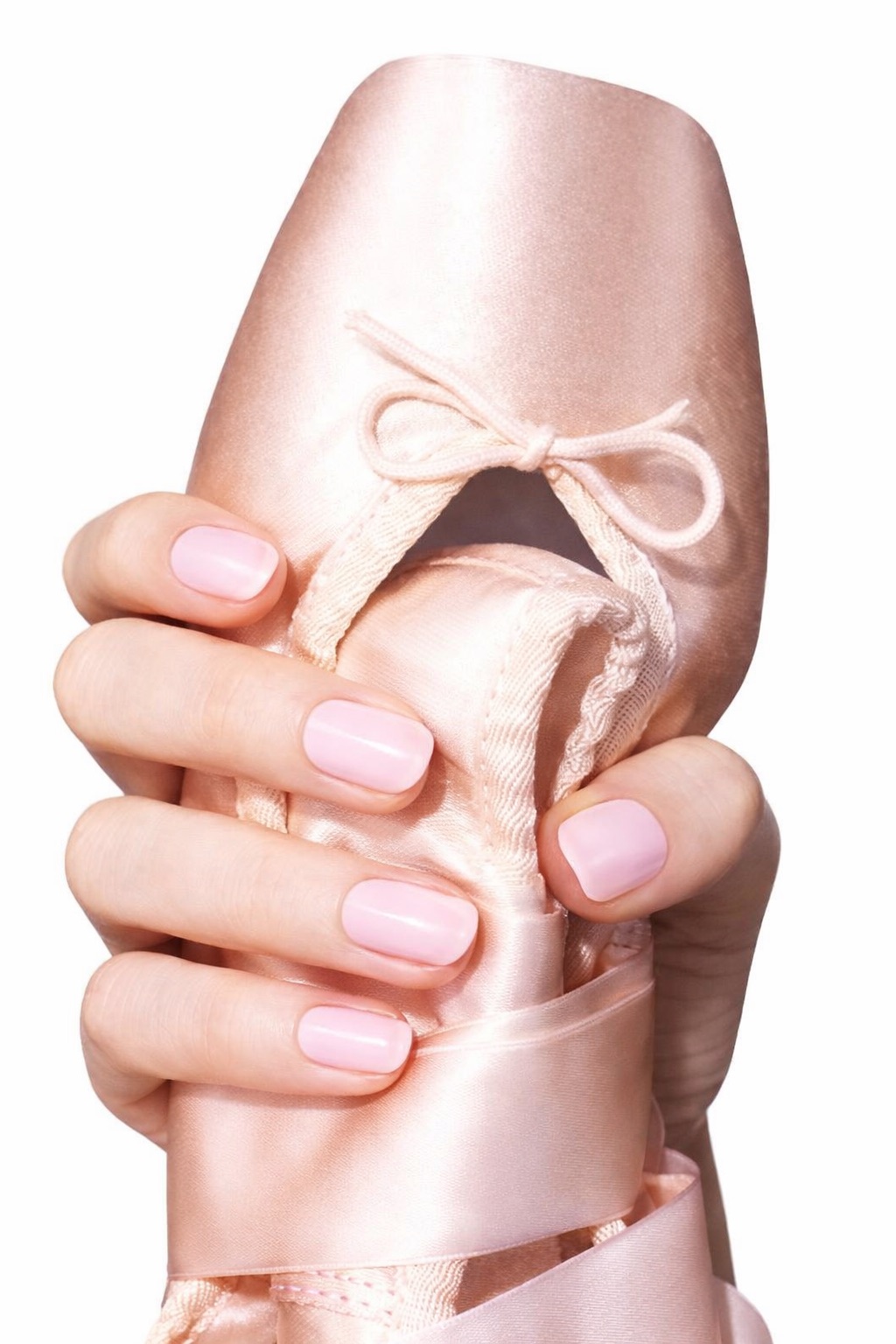 Rosa pálido é para quem quer unhas delicadas e mimosas na primavera. Inspire-se nestas 16 manicures