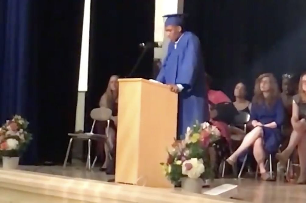 Aluno assume-se bissexual durante o discurso na formatura do secundário