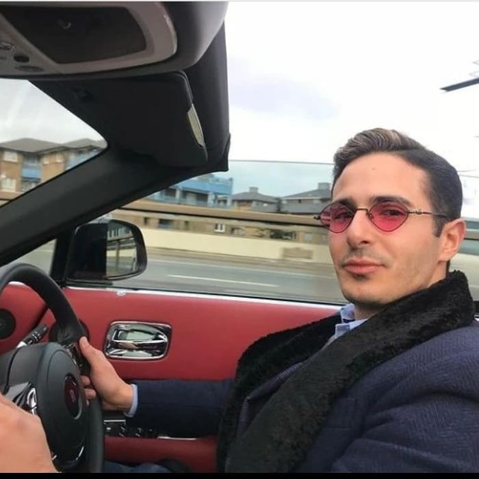 Há uma mulher que escapou ao “Impostor do Tinder”. “Por pouco não me tornei uma vítima”