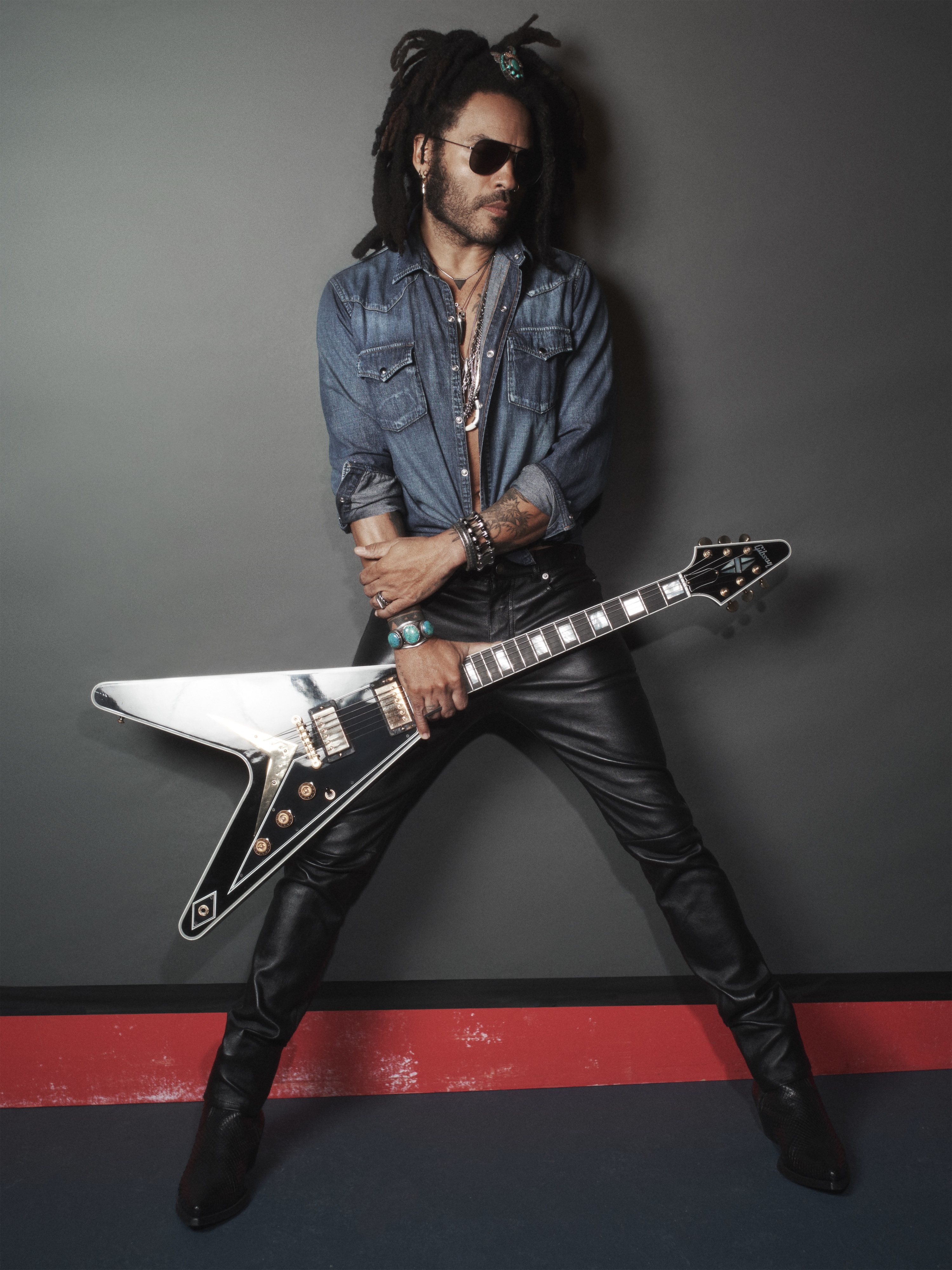 Entrevista exclusiva a Lenny Kravitz. ” As ruas foram a minha faculdade e ensinaram-me tudo”