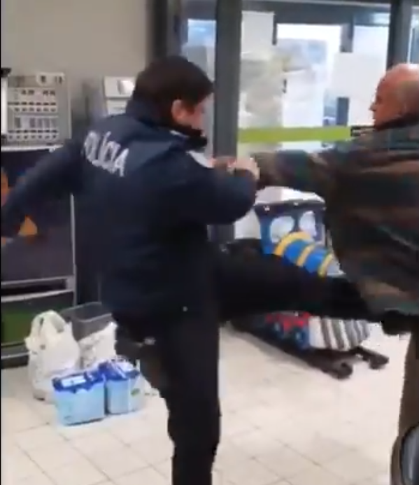 Vídeo mostra violência de agente sobre homem de 55 anos. PSP já esclareceu