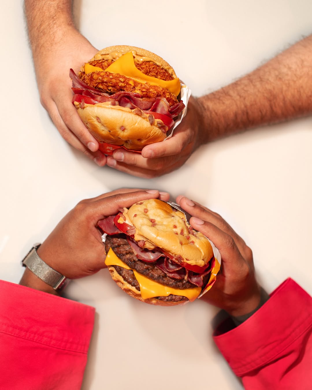 Atenção, fãs de bacon. Este hambúrguer icónico (e Brutal) está de volta ao Burger King