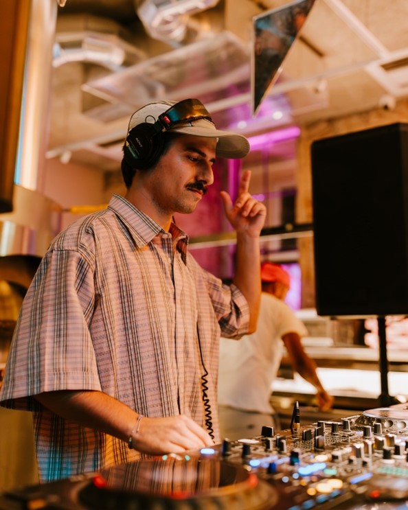 Sophia Pizzoteca & Bar. Neste restaurante, a música eletrónica invade a cozinha (e a entrada é gratuita)