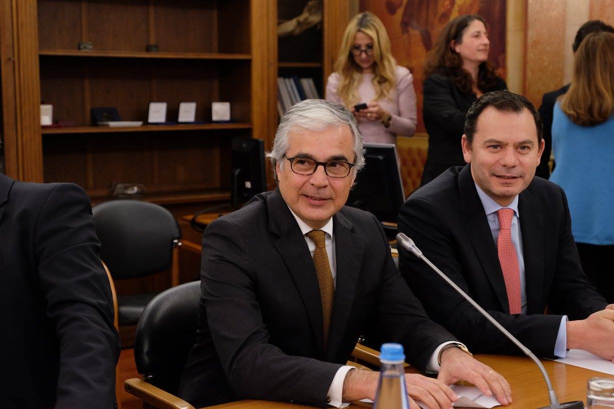 Aguiar-Branco eleito presidente da Assembleia da República (mas vai dividir mandato com PS)