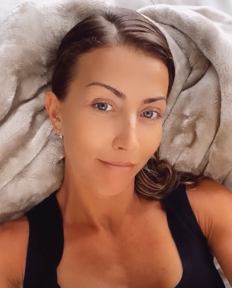 Laura Figueiredo cai na piscina a brincar com Mickael e leva três pontos