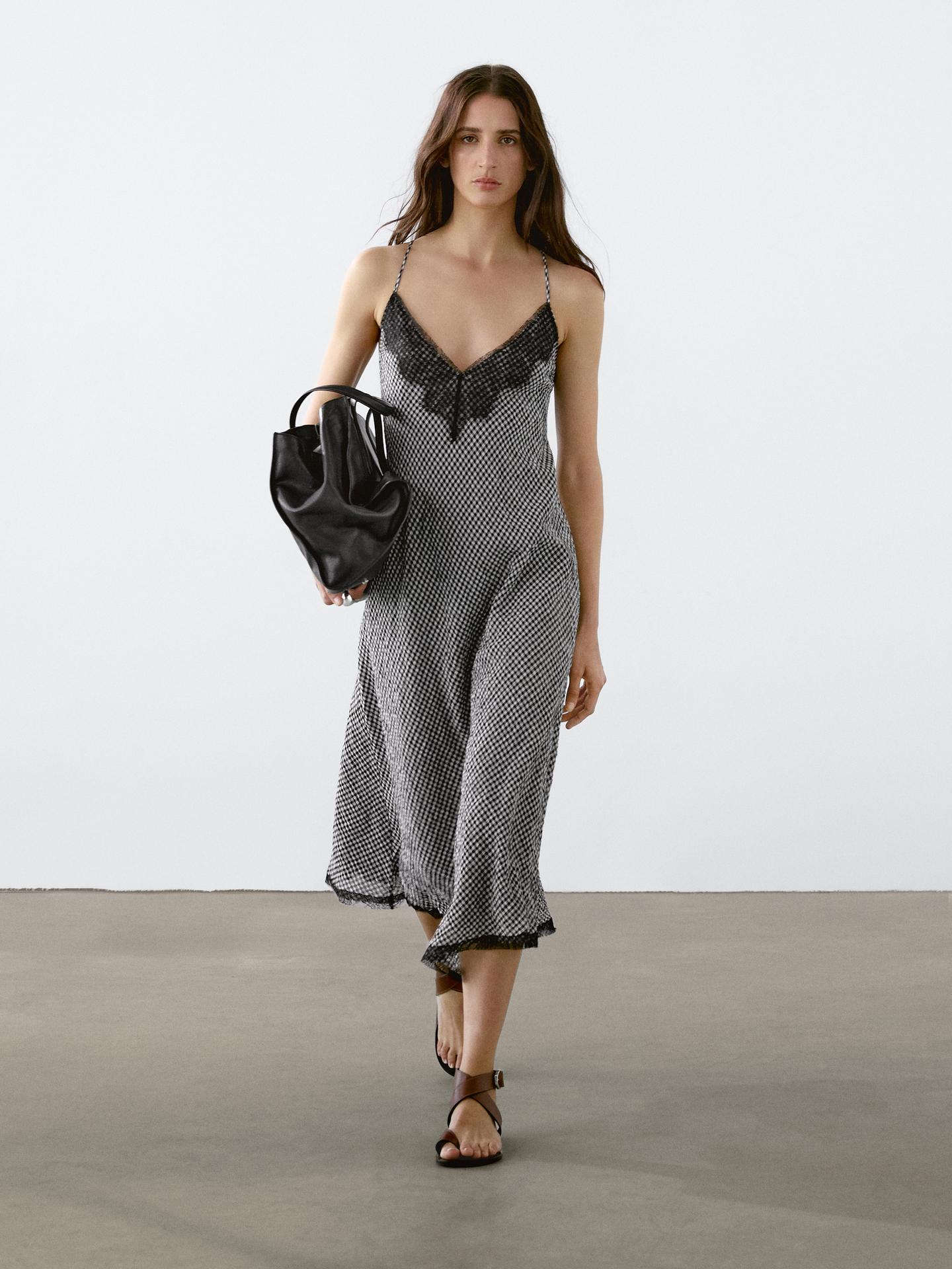 Este vestido da Massimo Dutti é perfeito para se render ao padrão vichy no verão (e temos mais 13 opções)