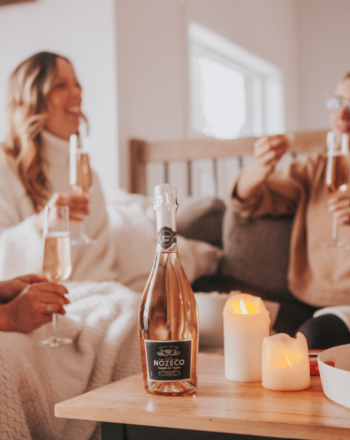 Este espumante custa 7,99€, não tem álcool e é perfeito para servir no almoço de Páscoa (e sem ressaca no dia seguinte)