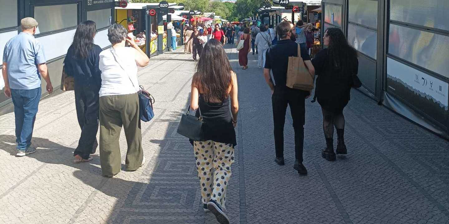 Stands fechados e menos pessoas. Como a greve tirou movimento à Feira do Livro