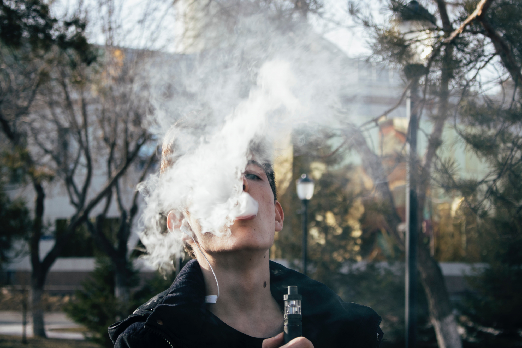 Adolescentes internados com lesões nos pulmões. Cigarros eletrónicos podem ser a causa