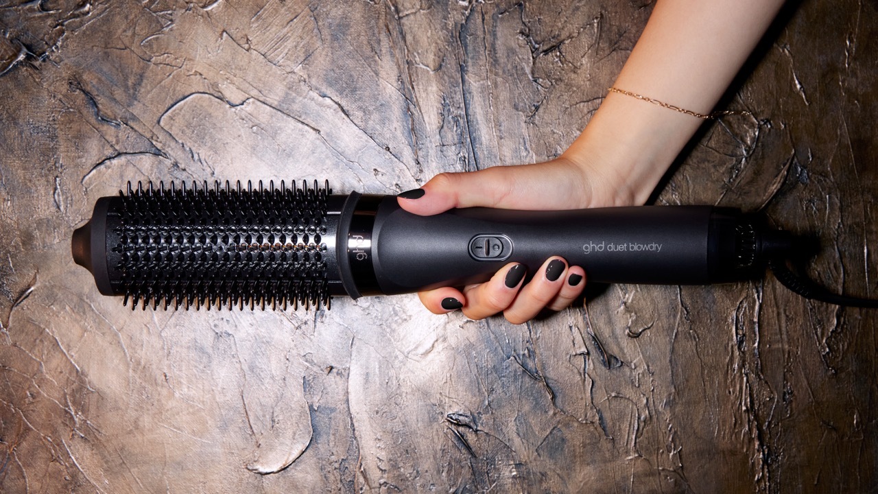 ghd. As tão populares placas e escovas de styling estão bem mais baratas — mas por tempo limitado